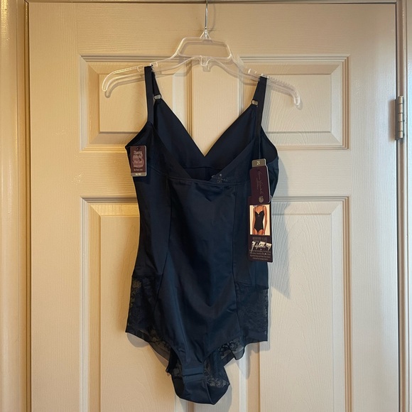 Gloria Vanderbilt Black Shaping Bodysuit, Medium Control, NWT, Size 2X - Picture 10 of 11